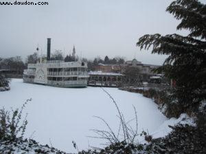 Disneyland Paris sous la neige